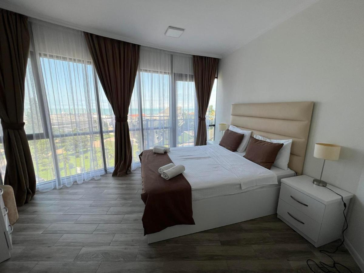 Holiday Premium Apartments บาทูมิ ภายนอก รูปภาพ