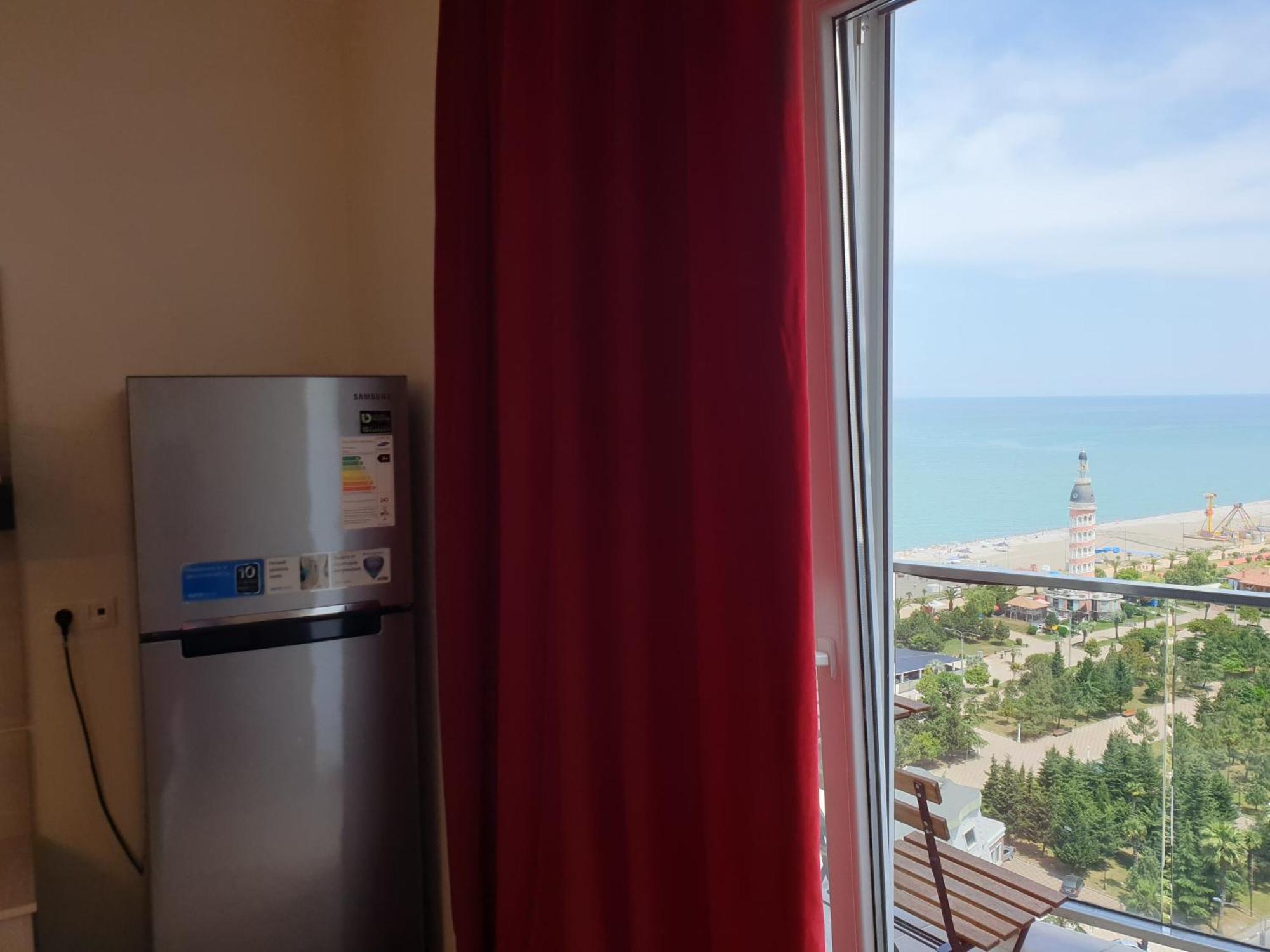 Holiday Premium Apartments บาทูมิ ภายนอก รูปภาพ