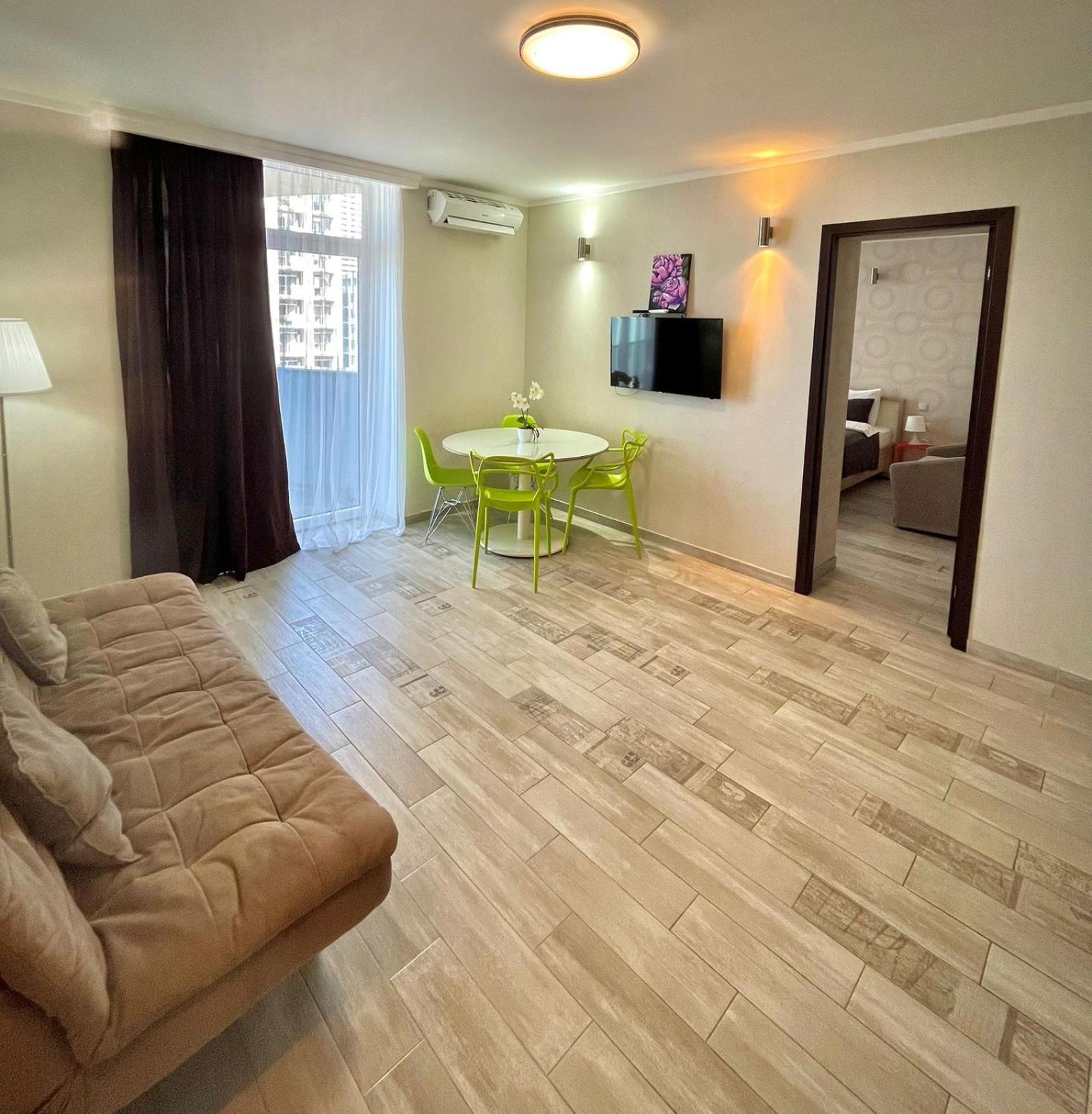 Holiday Premium Apartments บาทูมิ ภายนอก รูปภาพ