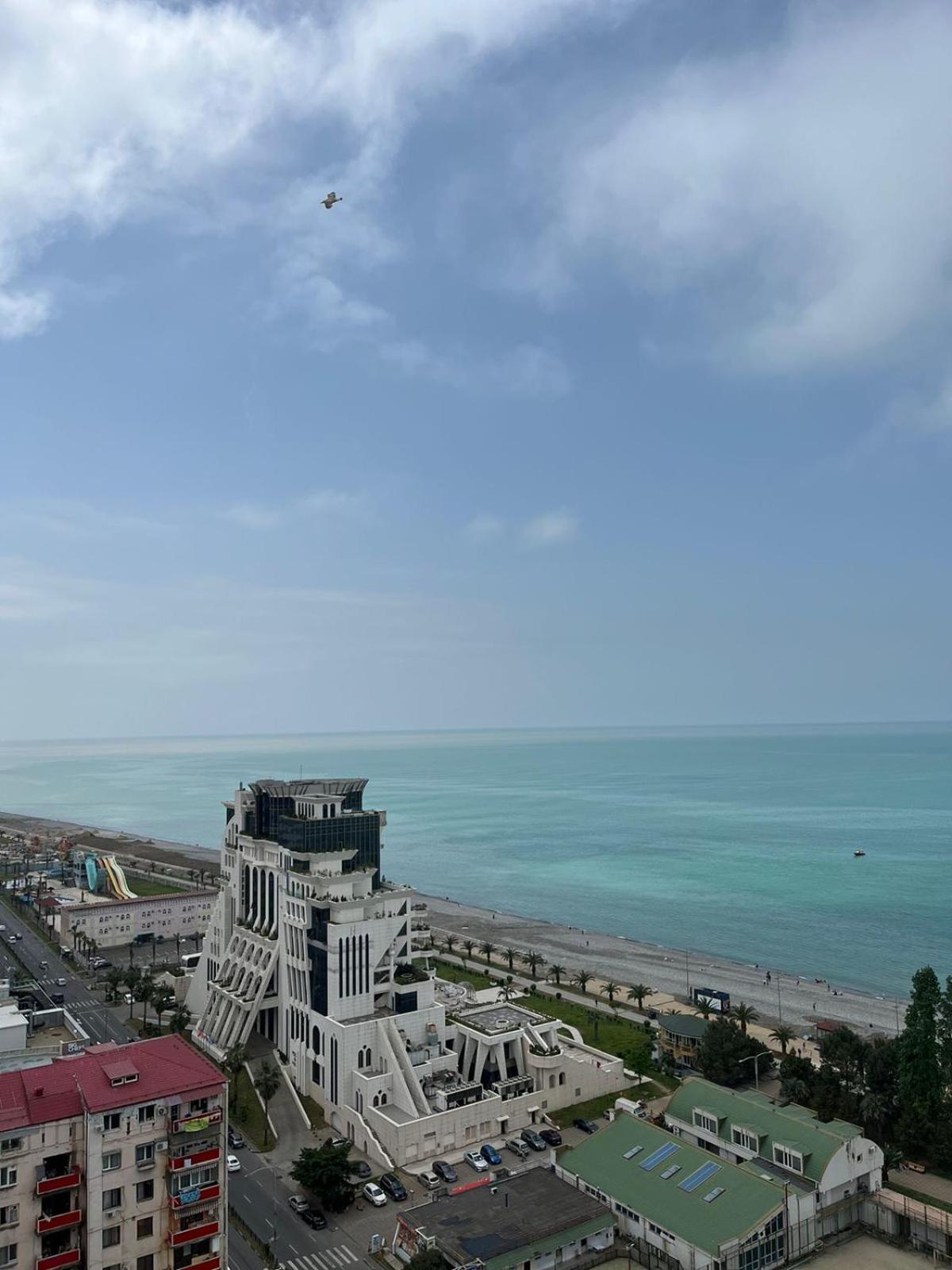 Holiday Premium Apartments บาทูมิ ภายนอก รูปภาพ