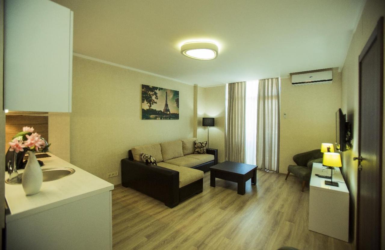Holiday Premium Apartments บาทูมิ ภายนอก รูปภาพ