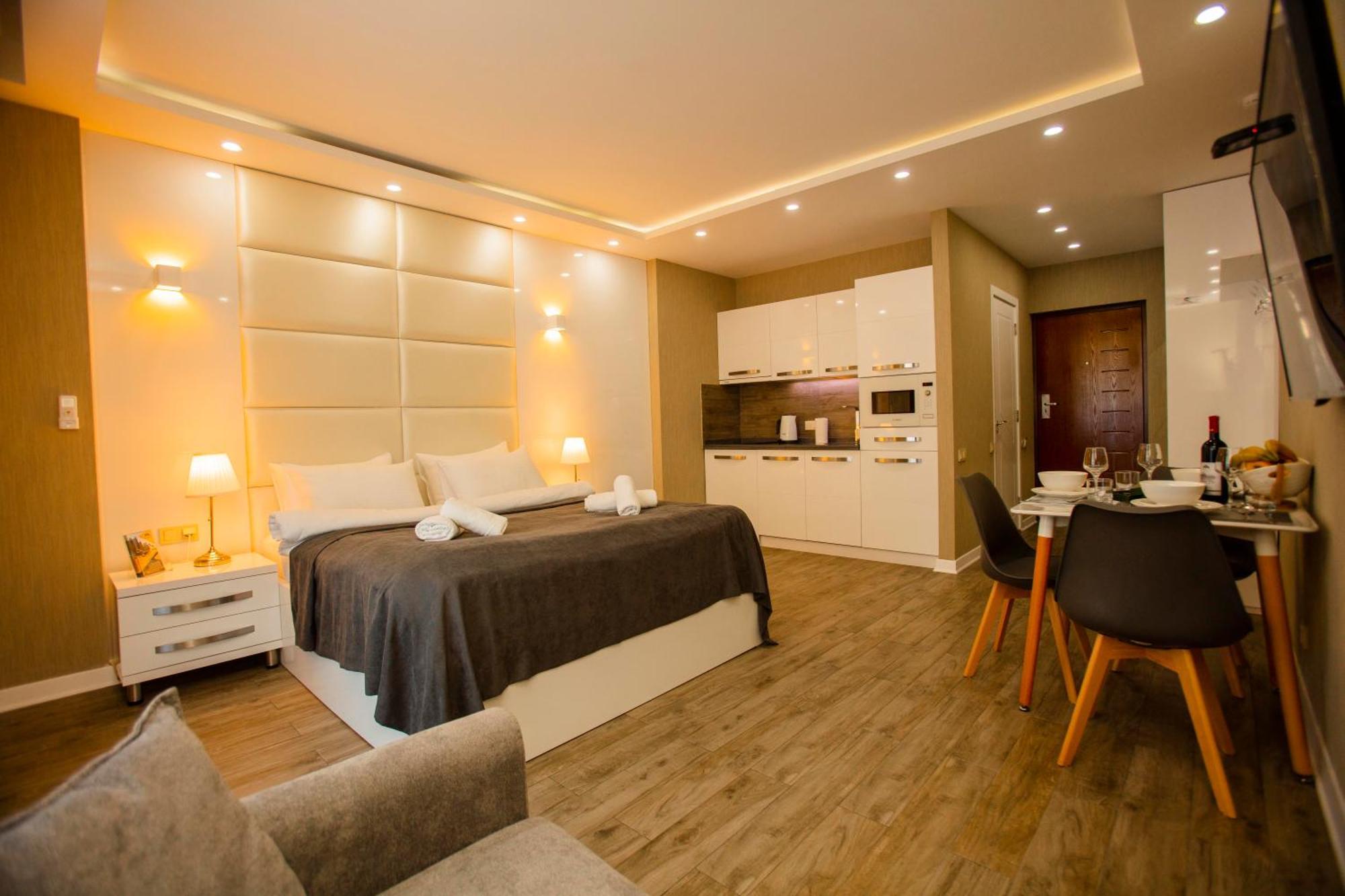 Holiday Premium Apartments บาทูมิ ภายนอก รูปภาพ