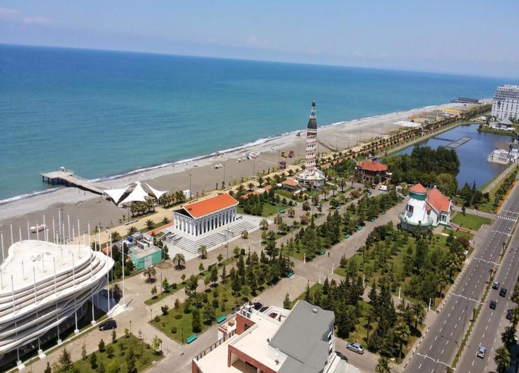 Holiday Premium Apartments บาทูมิ ภายนอก รูปภาพ